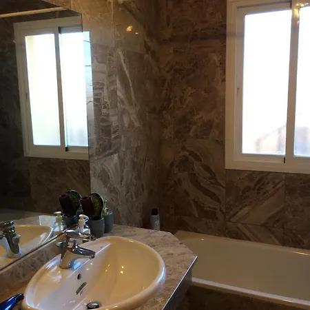 La Galera Park House إِستيبونا